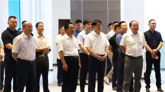 長(zhǎng)沙市委常委、市委組織部部長(zhǎng)張宏益一行調(diào)研國(guó)家網(wǎng)絡(luò)安全產(chǎn)業(yè)園區(qū)（長(zhǎng)沙），并參觀我司布展的園區(qū)展示推廣中心項(xiàng)目